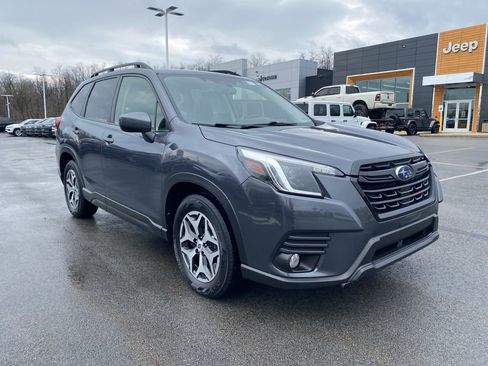 Used 2022 Subaru Forester Premium AWD/4WD image 1