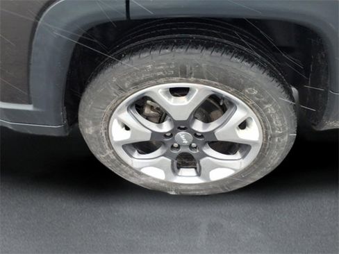 Used 2019 Jeep Compass Limited w/ Safety & Security Group image 7