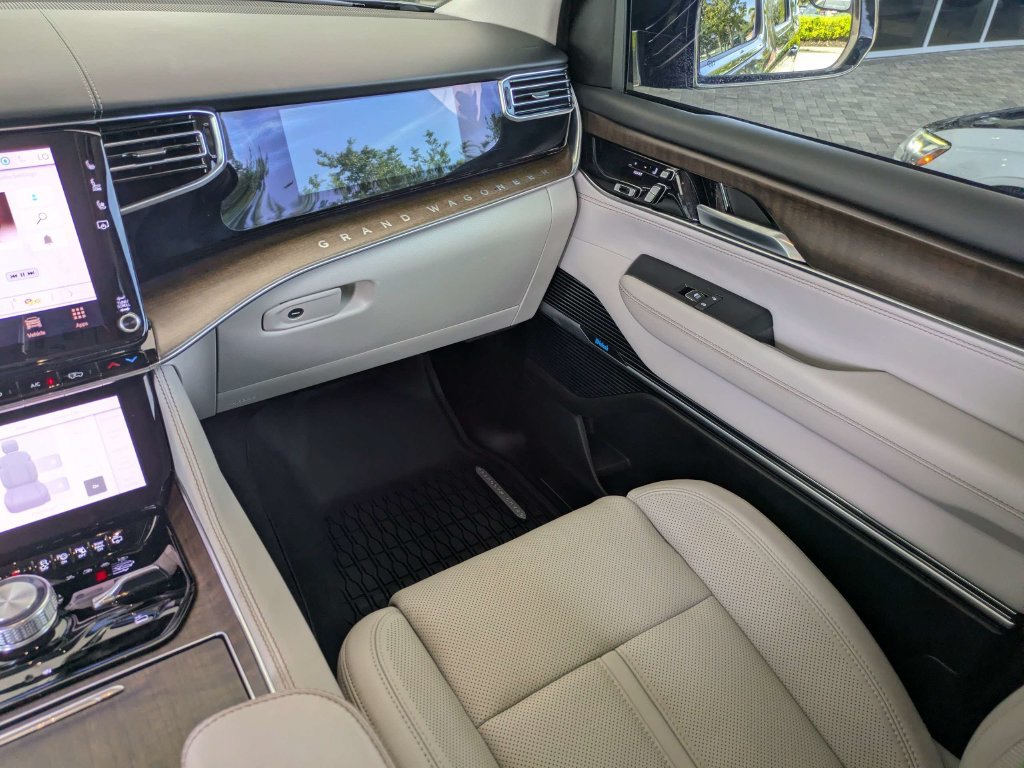 Used 2023 Jeep Grand Wagoneer L 4WD w/ Flexible Seating Group image 19