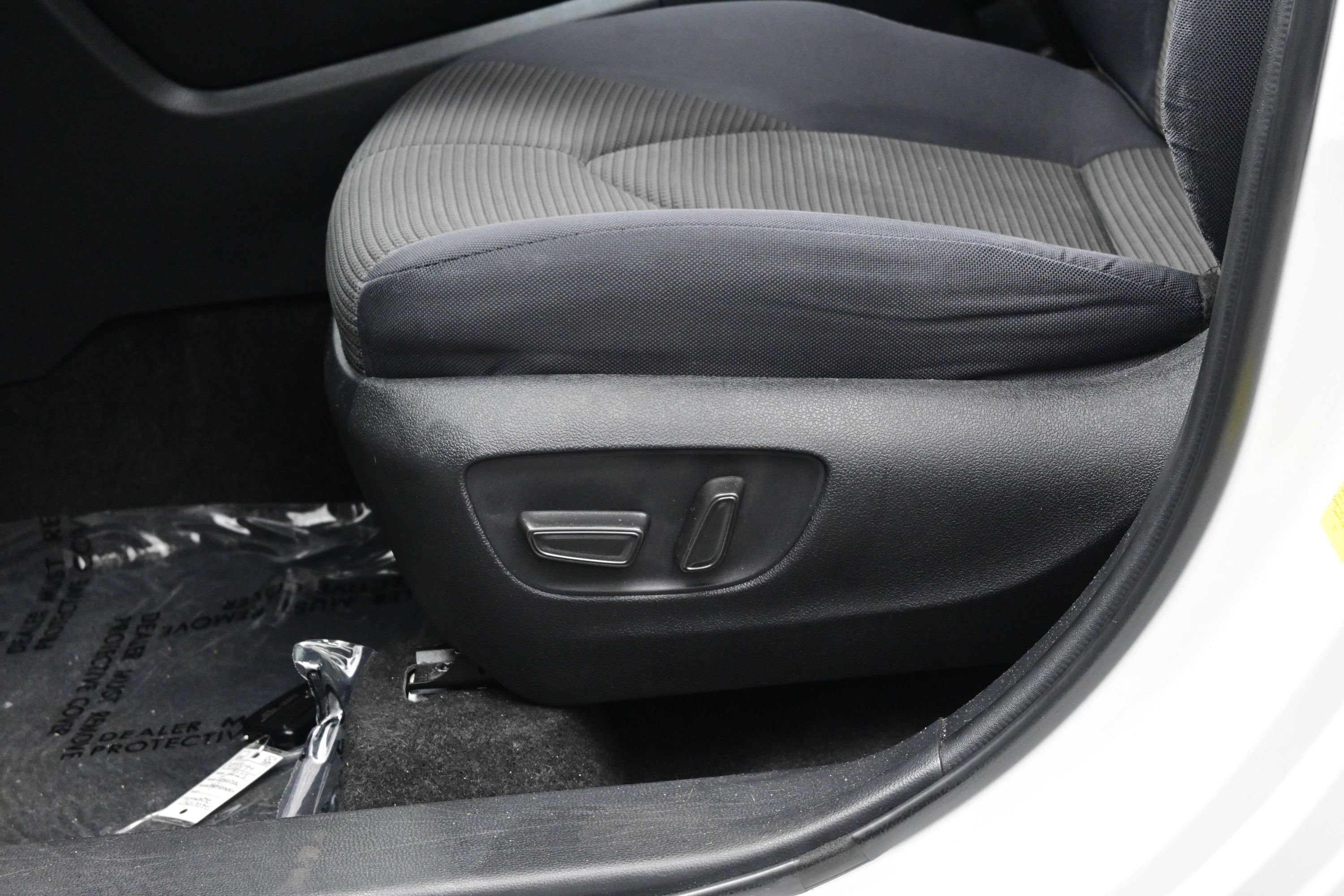 Used 2023 Toyota Highlander L AWD/4WD image 11