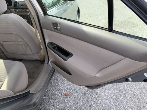 Used 2005 Toyota Camry image 19