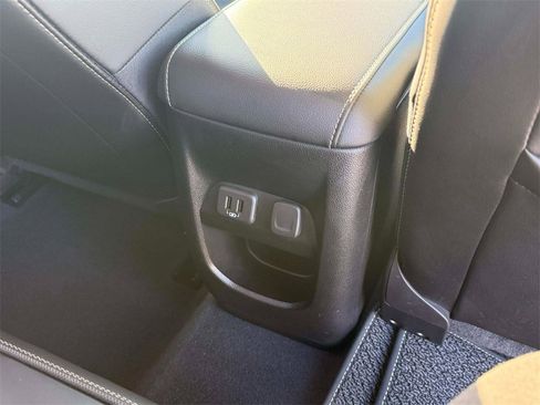 Used 2022 GMC Canyon Denali image 22