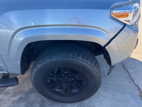 Used 2022 Toyota Tacoma SR w/ SR Convenience Package image 4