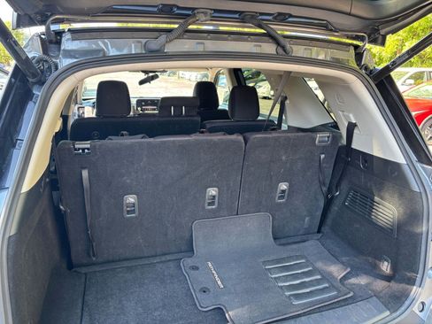 Used 2025 Nissan Pathfinder SV FWD image 30