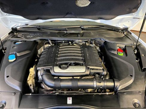 Used 2017 Porsche Cayenne Platinum Edition AWD/4WD image 32