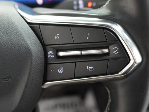 Used 2024 Chevrolet Traverse LT FWD image 25