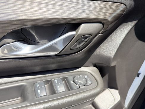 Used 2024 GMC Terrain SLE FWD image 24