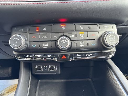 Used 2025 Dodge Durango GT w/ Blacktop Package AWD/4WD image 15