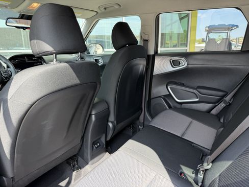Used 2025 Kia Soul S FWD image 34