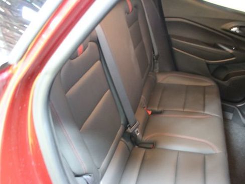 Used 2025 Chevrolet Trax RS w/ Sunroof Package FWD image 9