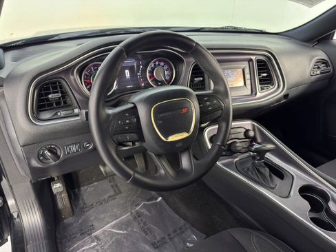Used 2015 Dodge Challenger SXT image 11