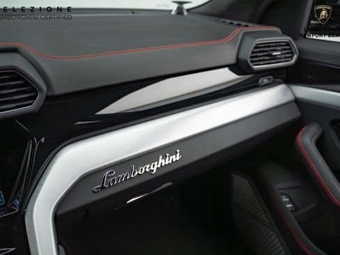 Used 2021 Lamborghini Urus image 32