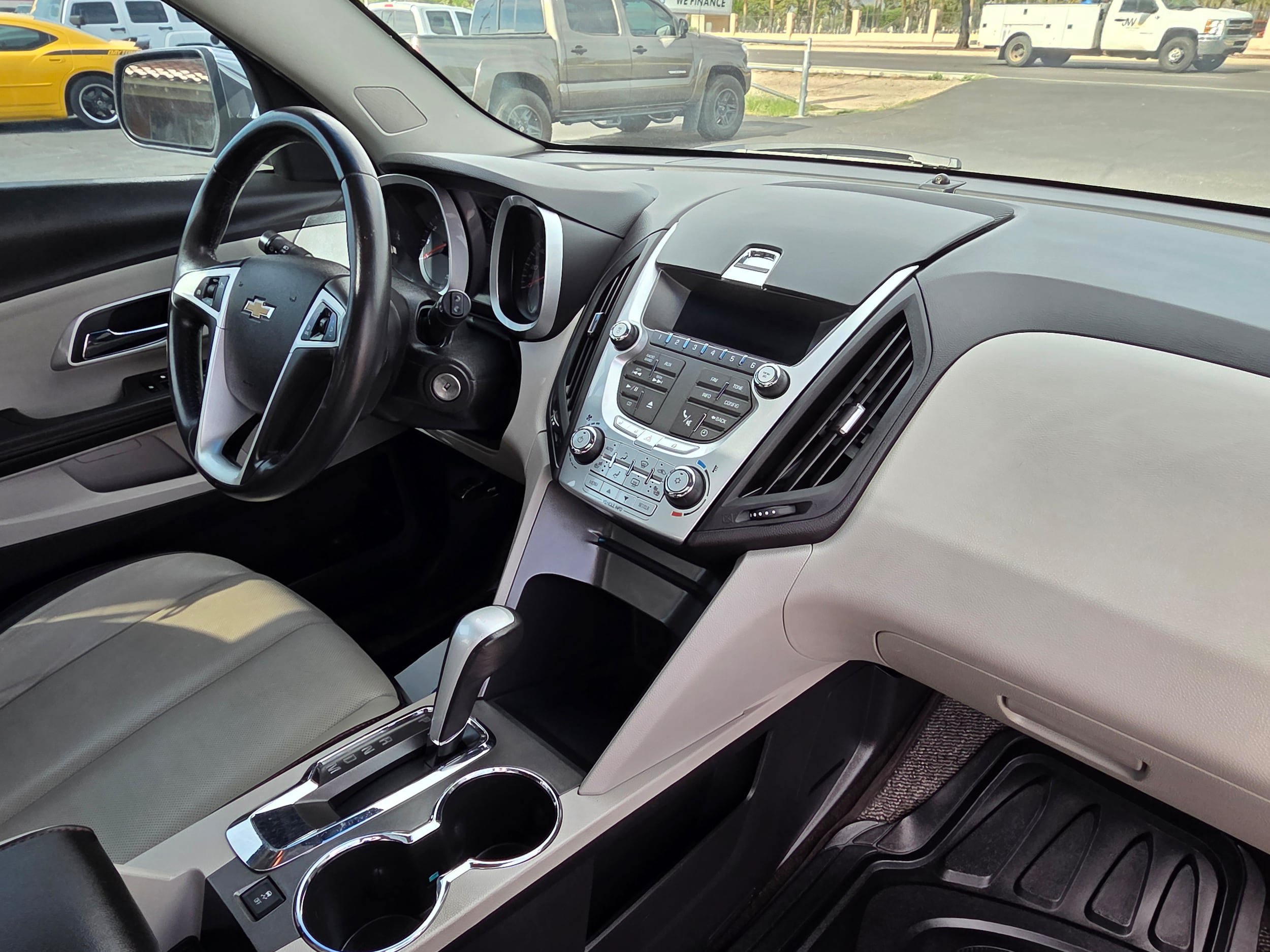 Used 2010 Chevrolet Equinox LT w/ Chrome Appearance Package FWD image 28