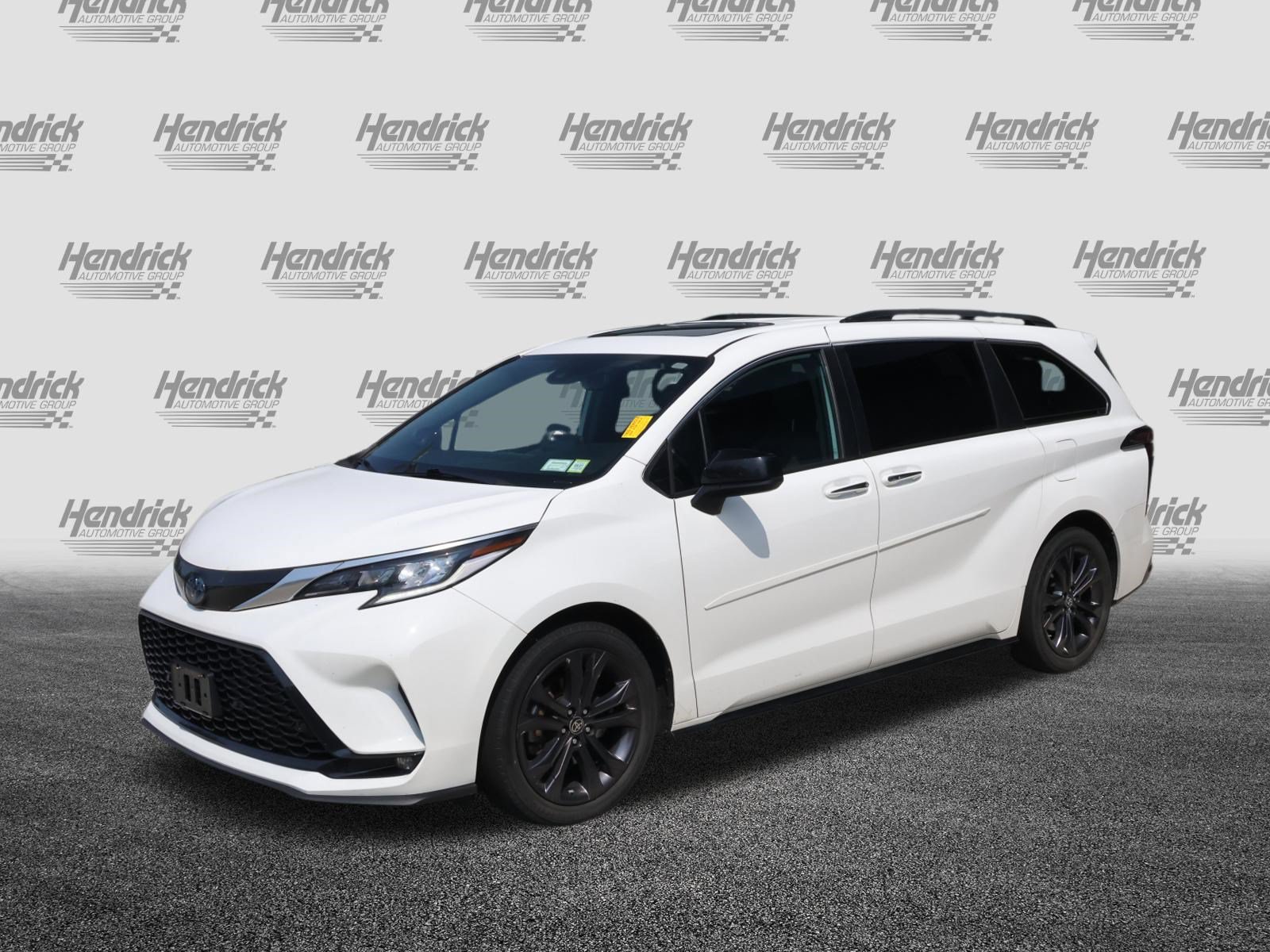 Used 2023 Toyota Sienna XSE w/ XSE Plus Package FWD image 5