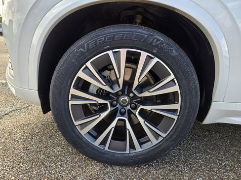 Used 2020 Volvo XC90 T5 Momentum image 32