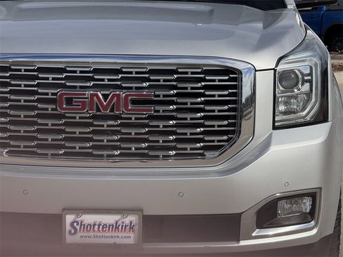 Used 2018 GMC Yukon Denali w/ Denali Ultimate Package image 8