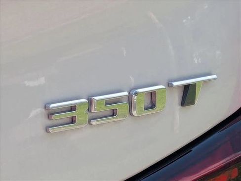 Used 2024 Cadillac XT4 Luxury w/ Cold Weather Package FWD image 17