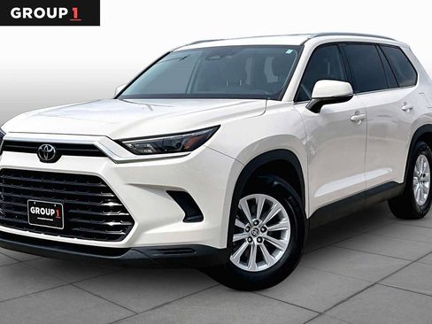 Used 2024 Toyota Grand Highlander FWD image 1