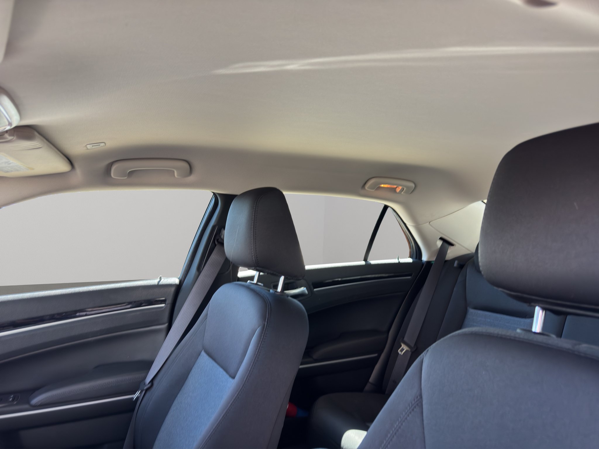 Used 2023 Chrysler 300 Touring w/ Safetytec Plus Group RWD image 4