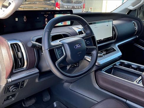 Certified 2025 Ford Expedition Platinum w/ Platinum Ultimate Package image 9