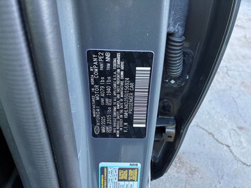 Used 2025 Hyundai Elantra Limited image 31