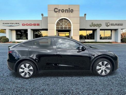 Used 2023 Tesla Model Y Long Range AWD/4WD image 2