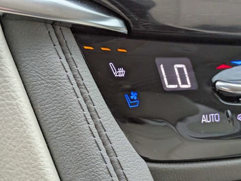 Used 2023 Cadillac XT6 Premium Luxury w/ Technology Package FWD image 24