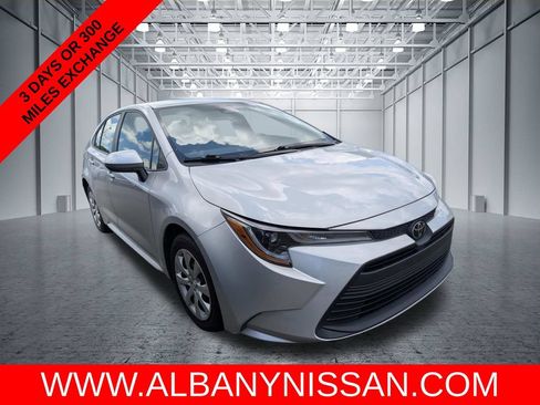 Used 2024 Toyota Corolla LE FWD image 1