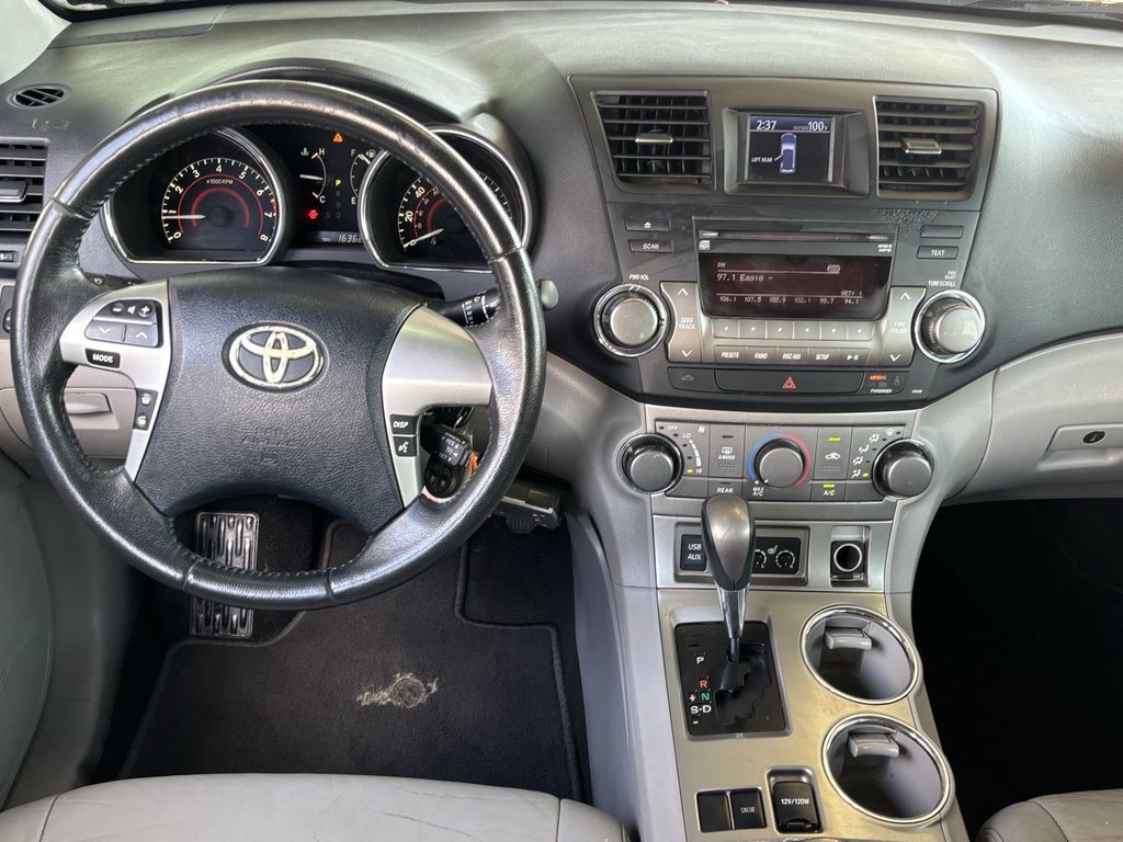Used 2012 Toyota Highlander SE w/ Tow Pkg FWD image 9