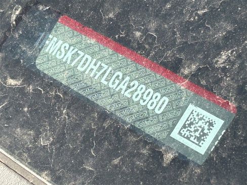 Used 2020 Ford Explorer XLT w/ Equipment Group 202A image 10