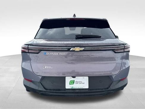 Used 2025 Chevrolet Equinox EV LT w/ Comfort Package image 7