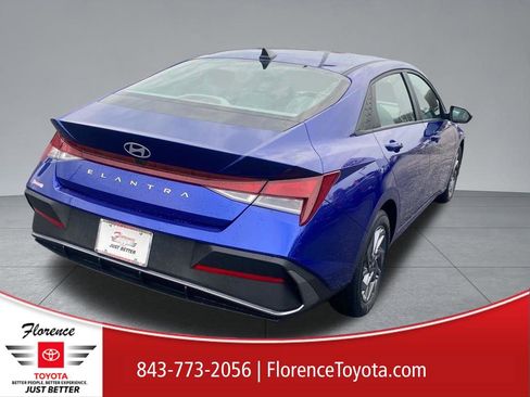 Used 2024 Hyundai Elantra SEL image 12