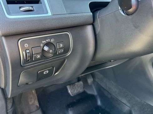 Used 2017 Volvo XC60 T6 Dynamic w/ Preferred Option Package image 17