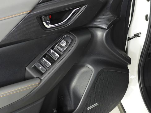 Certified 2025 Subaru Crosstrek 2.5i Limited w/ Crosstrek Mirror Package image 12