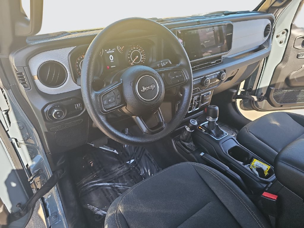 Used 2025 Jeep Gladiator Sport AWD/4WD image 15