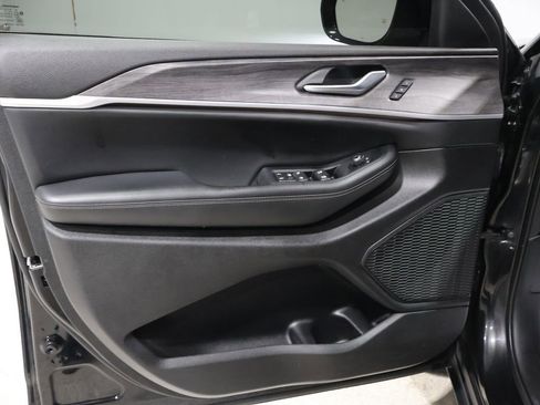 Used 2023 Jeep Grand Cherokee L Limited w/ Black Appearance Package image 13