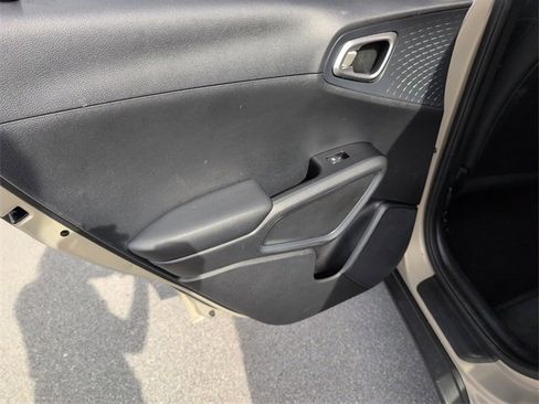 Used 2020 Kia Soul EX image 32