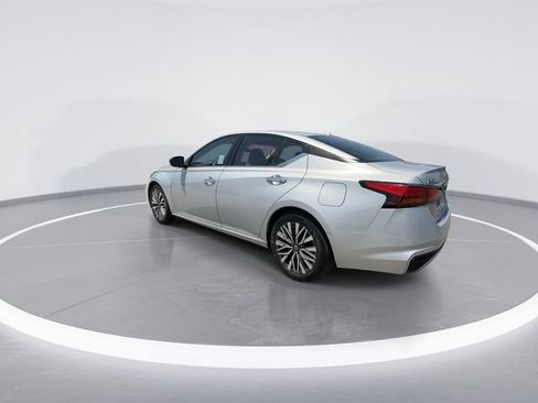 Used 2024 Nissan Altima 2.5 SV FWD image 6