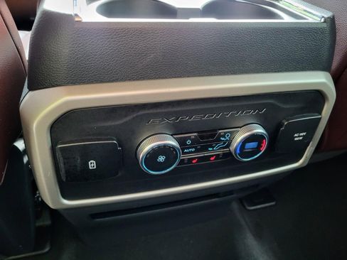 Used 2024 Ford Expedition Limited RWD image 18