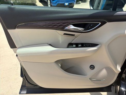 Used 2023 Buick Envision Avenir AWD/4WD image 4