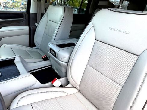 Used 2023 GMC Yukon XL Denali image 10