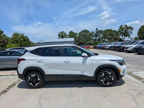 Certified 2025 Kia Seltos EX FWD image 9