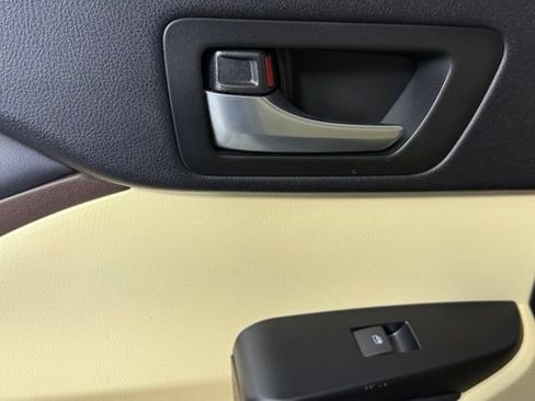Used 2014 Toyota Highlander XLE FWD image 22