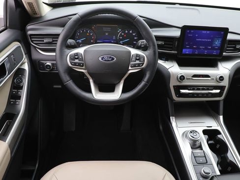 Used 2022 Ford Explorer XLT w/ Equipment Group 202A image 13
