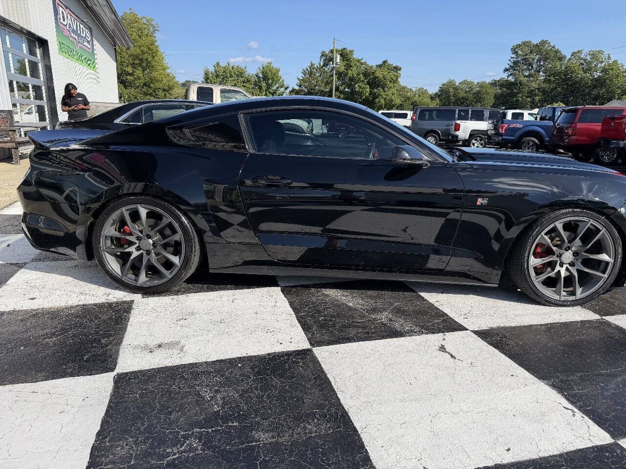 Used 2017 Ford Mustang Coupe RWD image 5