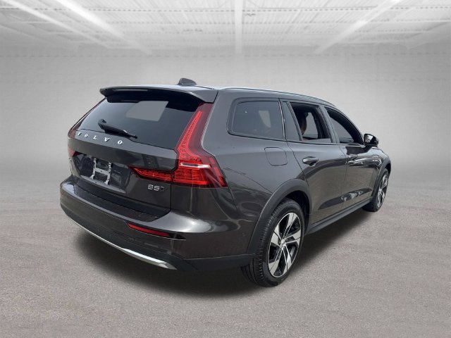 Used 2025 Volvo V60 B5 Cross Country Plus AWD/4WD image 11