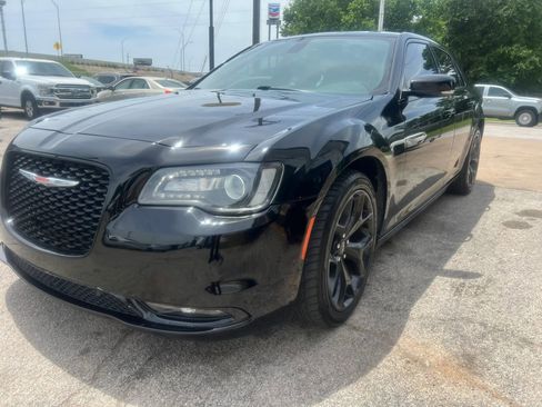 Used 2021 Chrysler 300 S RWD image 4