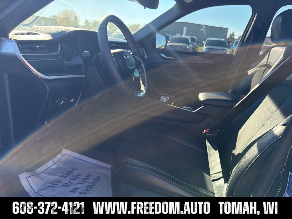 Used 2024 Jeep Grand Cherokee L Altitude AWD/4WD image 24