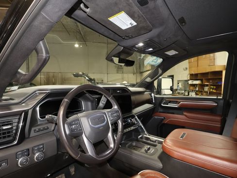 Used 2025 GMC Sierra 3500 Denali Ultimate AWD/4WD image 9