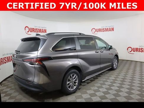 Used 2024 Toyota Sienna LE image 8
